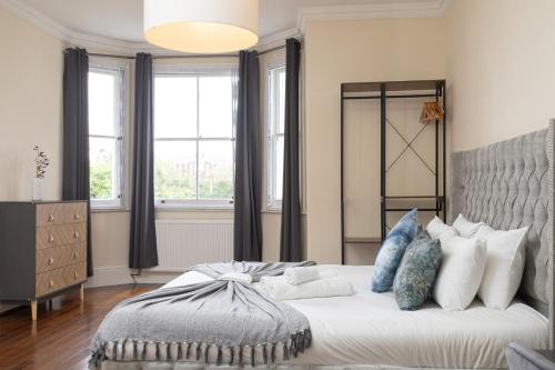 Large Putney Oasis 3-Bed with Garden & Parking, Londyn
