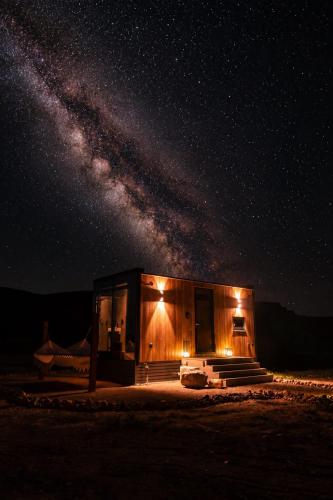 . One-of-a-Kind Mirror Cabin Near Capitol Reef
