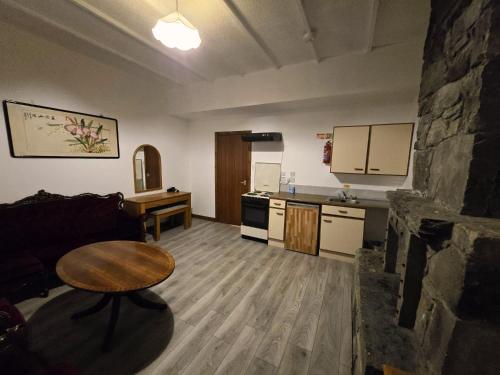 Konyha, The Garve Flats in Gorstan