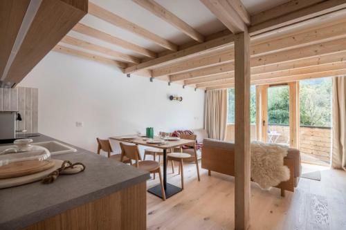 Duplex rénové avec balcon et parking à Argentiere