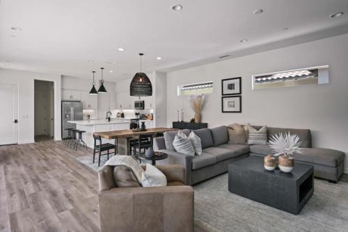 Gorgeous BRAND NEW HOME! (walk to Stadium Course!) - Tap to explore photos