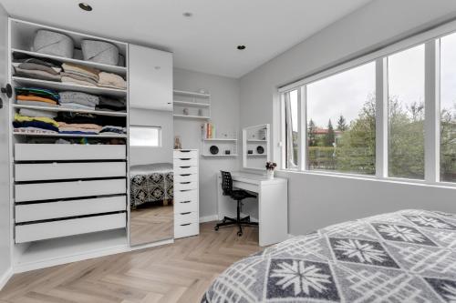 A modern and stylish furnished house in Reykjavík - image 5
