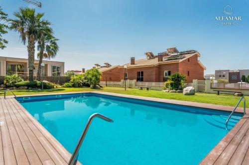 Serenia House - Modern Retreat in Fenals with Pool