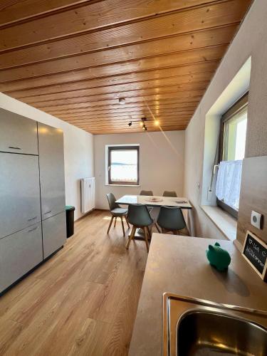 Top Apartment mit Parkplatz & viel Platz in Bayerbach bei Ergoldsbach