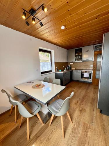Top Apartment mit Parkplatz & viel Platz in Bayerbach bei Ergoldsbach