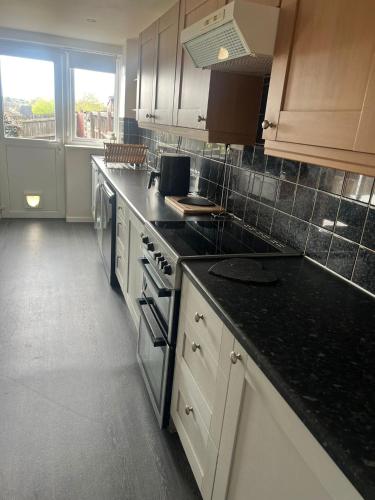 Budget Friendly, comfortable 3 BR HSE,Close to City Centre,Sleeps 5 in 戴布魯克