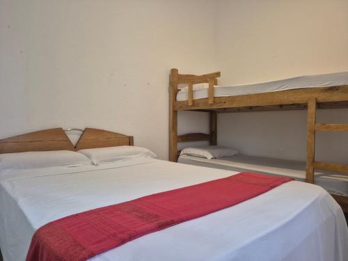 1 double bed, 1 bunk bed