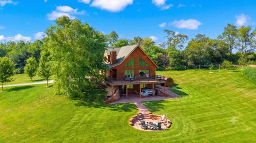 Cabin in the Center of Amish Country