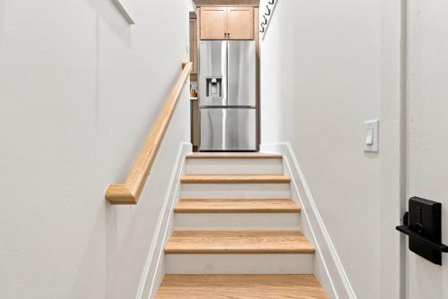 Charming Studio Stay Walk to Dining and UK in Eastside