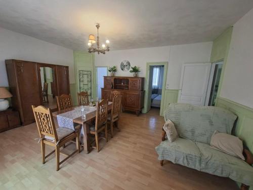 Grand T2 vintage, tout équipé - Location saisonnière - Laval