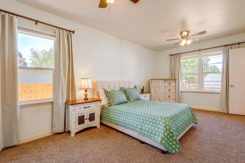 Near Riverwalk & Lake Adventures! Pueblo Home in 梅薩章克申
