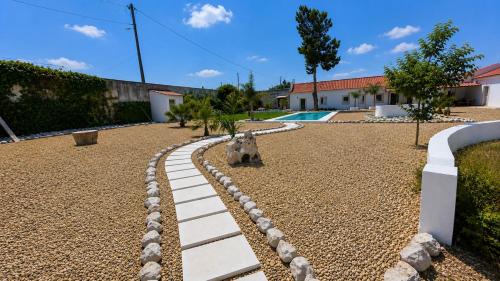 ทัศนียภาพภายนอกโรงแรม, Luxury Villa with Private Pool & Huge Garden in โมยตา