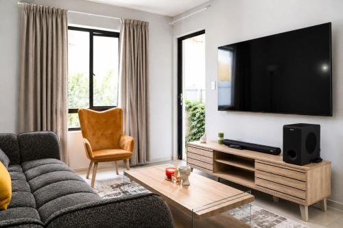 The Luxe Haven Spacious Modern Escape in Morningside