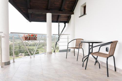 VILA DE PE DEAL in Poiana Negrii