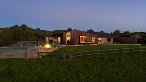 Slice of Paradise - Swimming Pool Spa Pool & Country Views in Tikitere