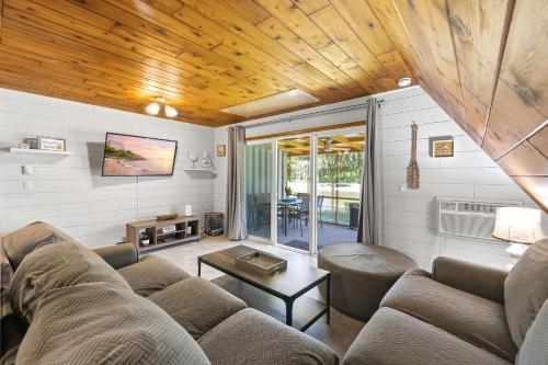 Chalet #96 Pondside Chalet & Resort Perks in Stevensville (MI)