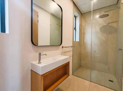Luxurious Coastal Masterpiece House - image 3