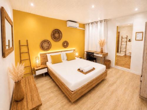 Foyal Suites