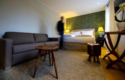 1 king bed, 1 sofa bed