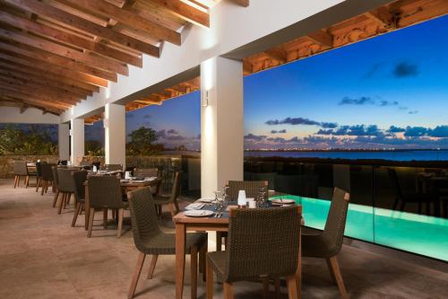 Ресторан, Sailrock South Caicos - Small Luxury Hotels of the World in Саут-Кейкос и Ист-Кейкос