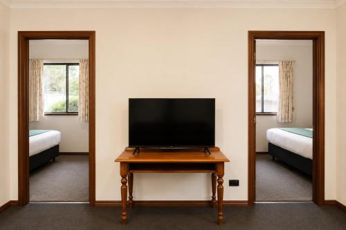 Room, family, 2 bedrooms