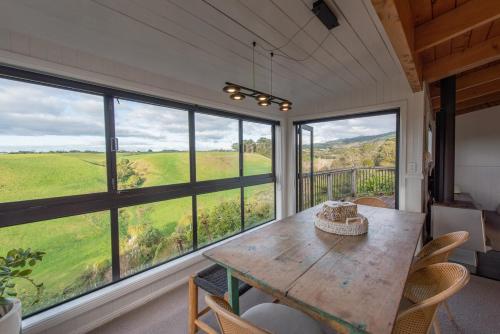 Tahana Villa - River View Retreat - 3 Bedroom in Oakura