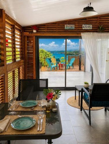 EDEN LAGON Suite with sea view, forest view, and pool in Hyacinthe
