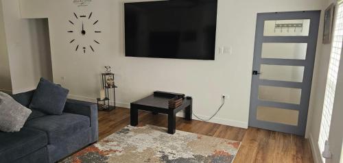 My Suite Spaces Modern 2BR Private Home-Black Rock in Black Rock