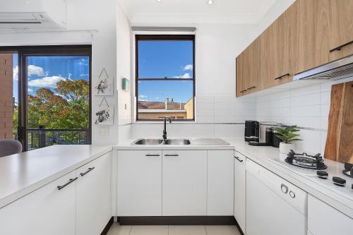 Kitchen, Stylish 2 Bedroom Apartment with Outdoor Living & Parking in Summer Hill
