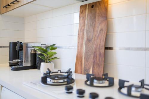 Kitchen, Stylish 2 Bedroom Apartment with Outdoor Living & Parking in Summer Hill