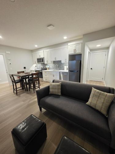Private Luxury Retreat - King Bed - Full Kitchen