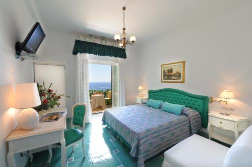 Deluxe Triple Room with Sea View