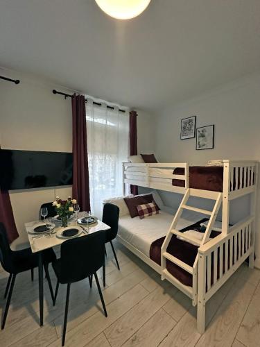 Central London Flat for 4 - Excellent Location by Station