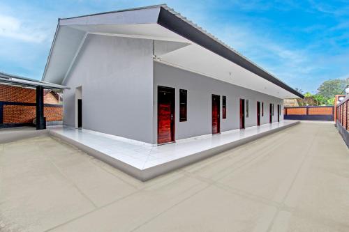 Hotel O Khayla Homestay Syariah in Karang Tengah