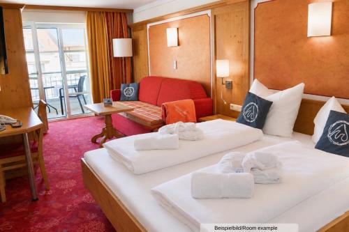 1 queen bed, 1 sofa bed
