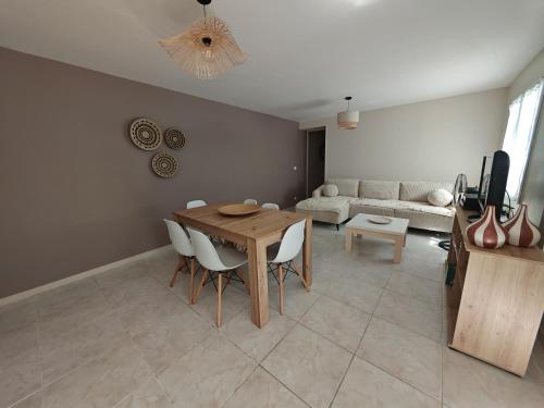 Maison de plain-pied, 2 chambres - Location saisonnière - Soyaux