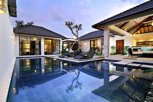 Arama Poolside Villa