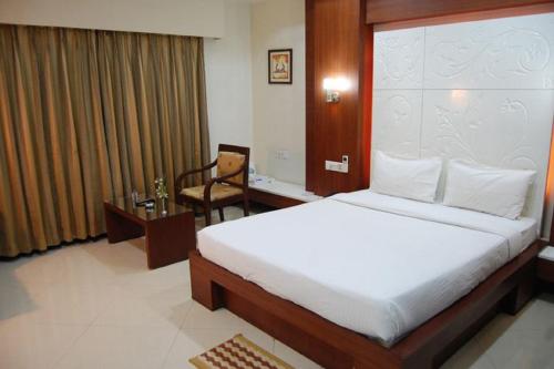 Hotel Amit International Set in a prime location of Bhilai, Hotel Amit International puts everything the city has to offer just outside your doorstep. Both business travelers and tourists can enjoy the propertys facilities a