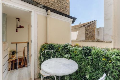 2P duplex studio in the heart of Lyon - image 4
