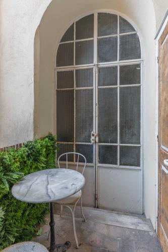 2P duplex studio in the heart of Lyon - image 3