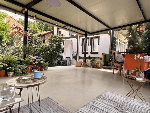 Private Guest Room with Garden Access, Skopje