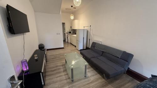 3 Person 10-Minute City Escape Apartment near Hampden Park Stadium in Glasgow
