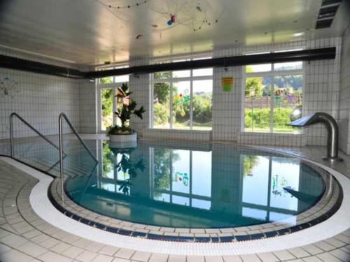 Peldbaseins, Appartement mit All inklusive Angebot und Pool in Runding