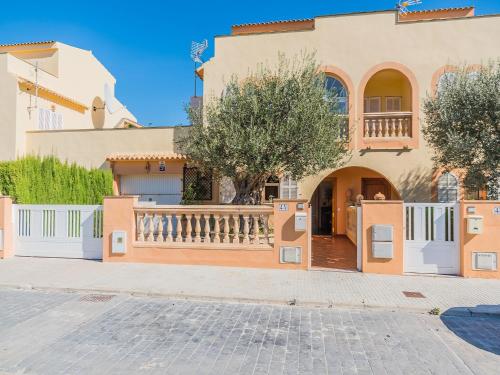 Beach Chalet with Pool for 6