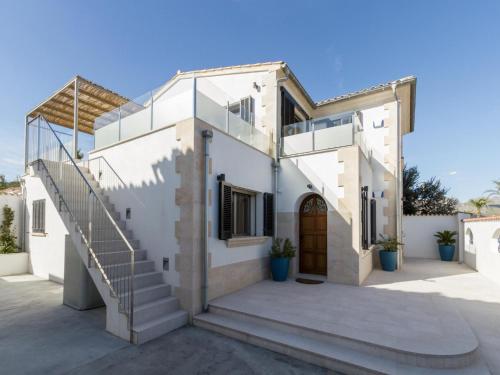 Beachfront Villa with Pool, Puerto Pollença