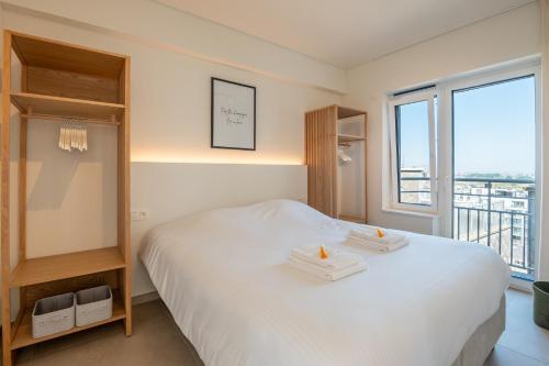 Top-end apartment with amazing views - image 3