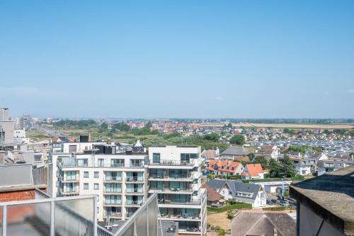 Top-end apartment with amazing views - image 2