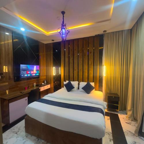 Classy Castle Hotel And Suite