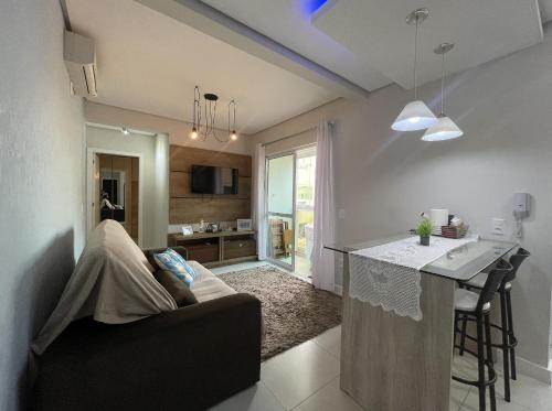 Jardim Acácias - Apartamento com 2 Dormitórios sendo 1 suíte a apenas 6 minutos da Praia de Palmas - image 2