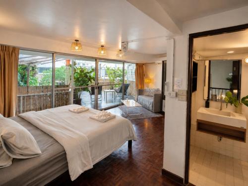 Home16 Hostel 16 Room Type - Superior King Room with Terrace